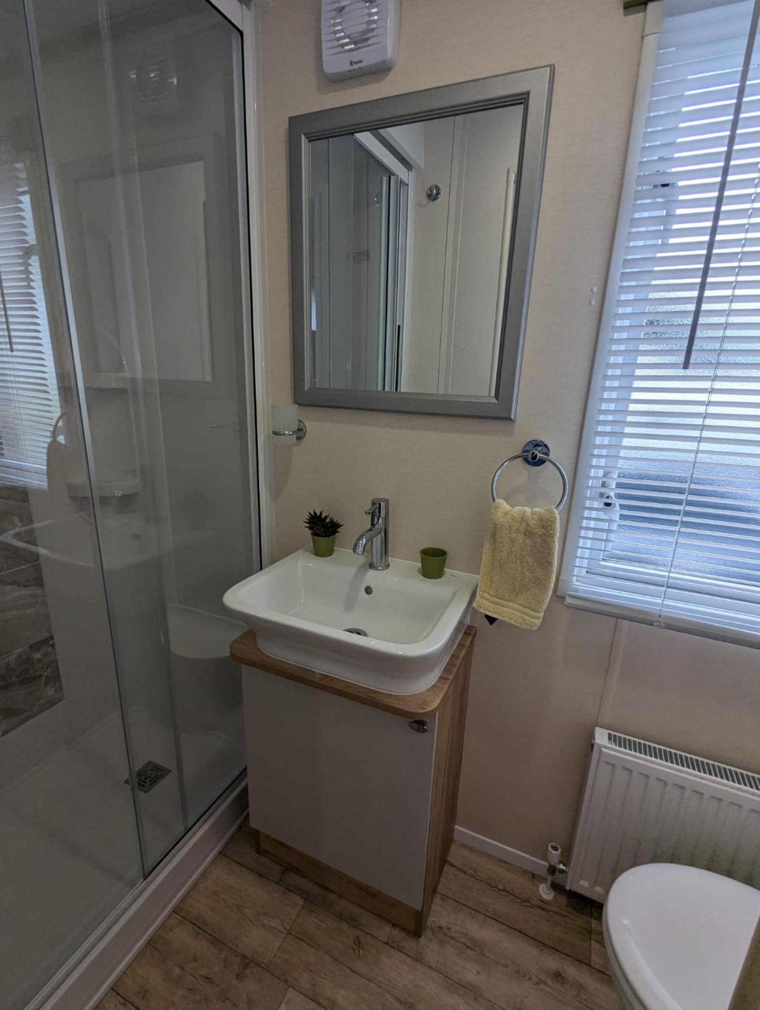 Spacious Comfortable Holiday Home With Unique Layout On 5 Star Shorefield Holiday Park Milford on Sea Exterior photo