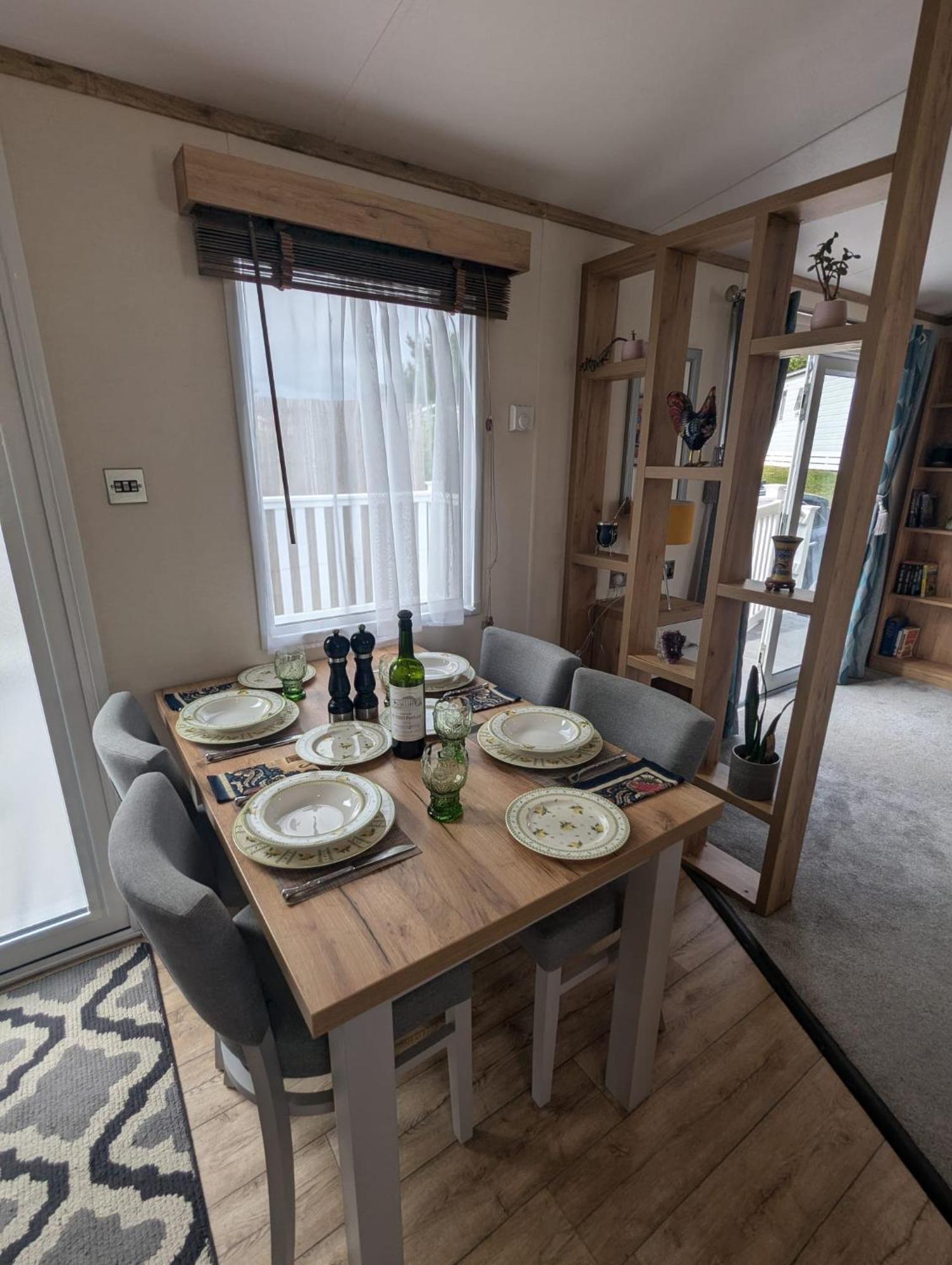 Spacious Comfortable Holiday Home With Unique Layout On 5 Star Shorefield Holiday Park Milford on Sea Exterior photo