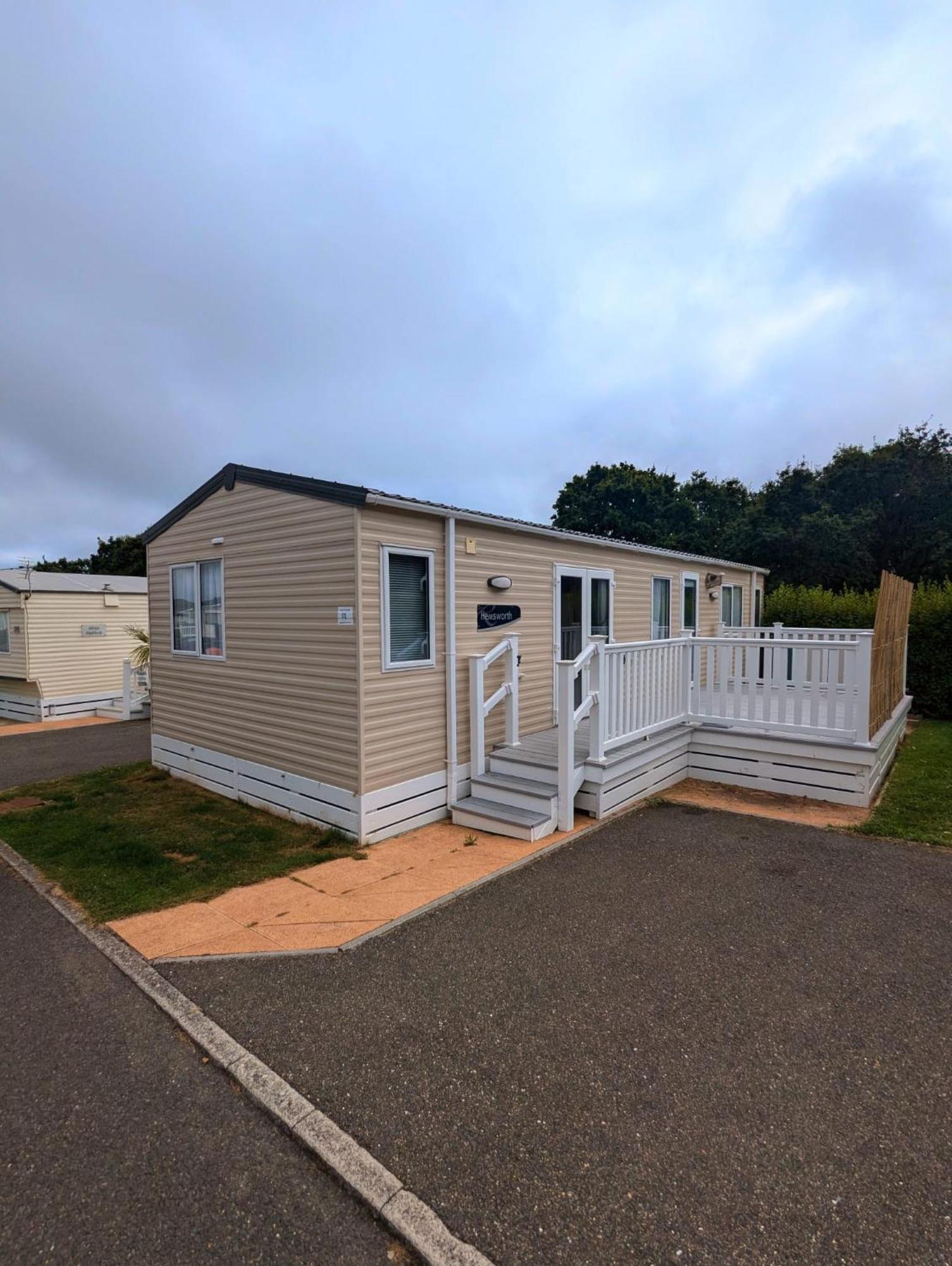 Spacious Comfortable Holiday Home With Unique Layout On 5 Star Shorefield Holiday Park Milford on Sea Exterior photo