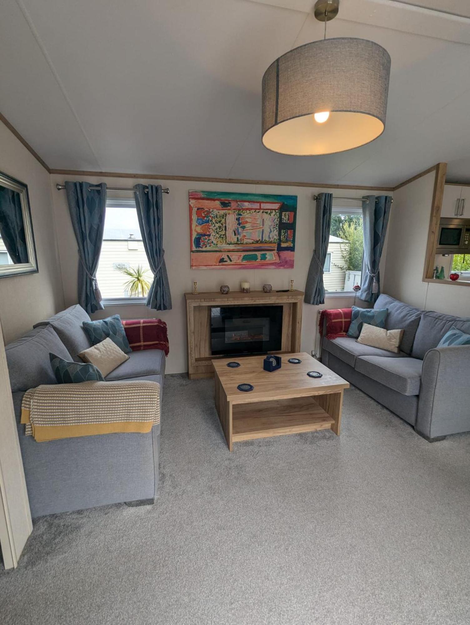 Spacious Comfortable Holiday Home With Unique Layout On 5 Star Shorefield Holiday Park Milford on Sea Exterior photo
